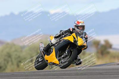 media/Nov-16-2025-Race Pace (Sun) [[8c5fa54630]]/Non Verified Riders (1st 20 Minutes)/7-Turn 9 Entry (210pm)/